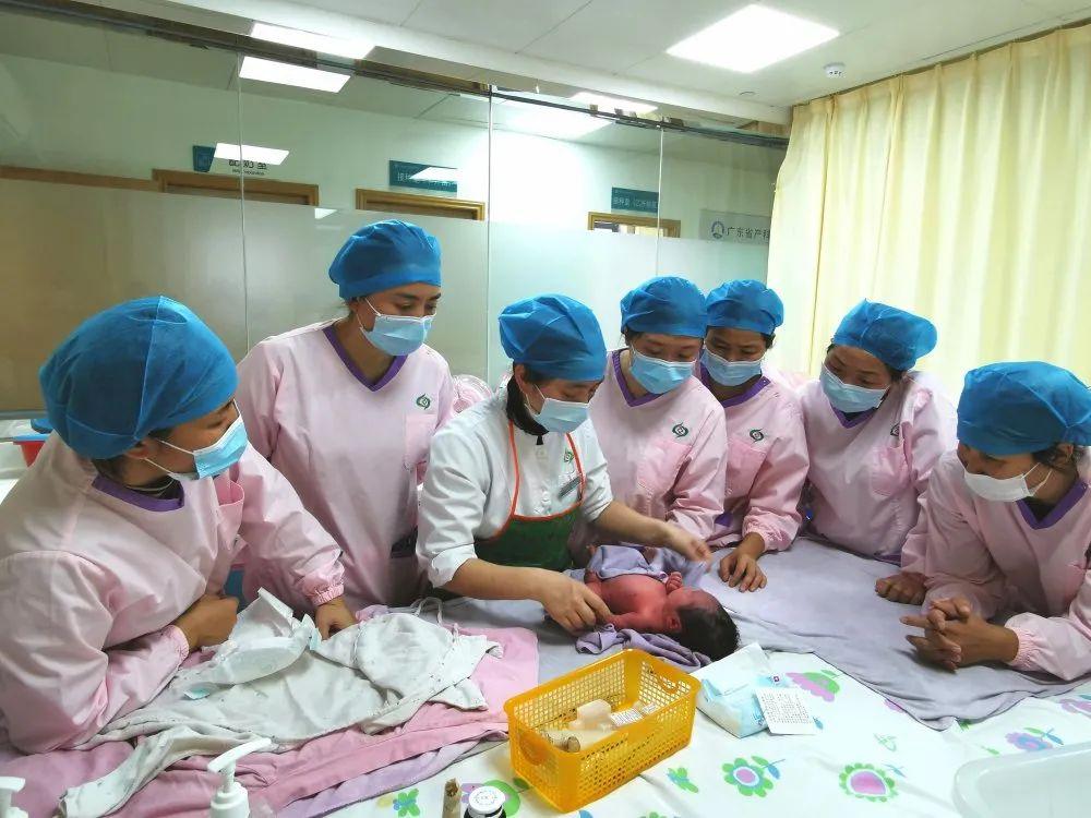 修文县妇婴监护型护送